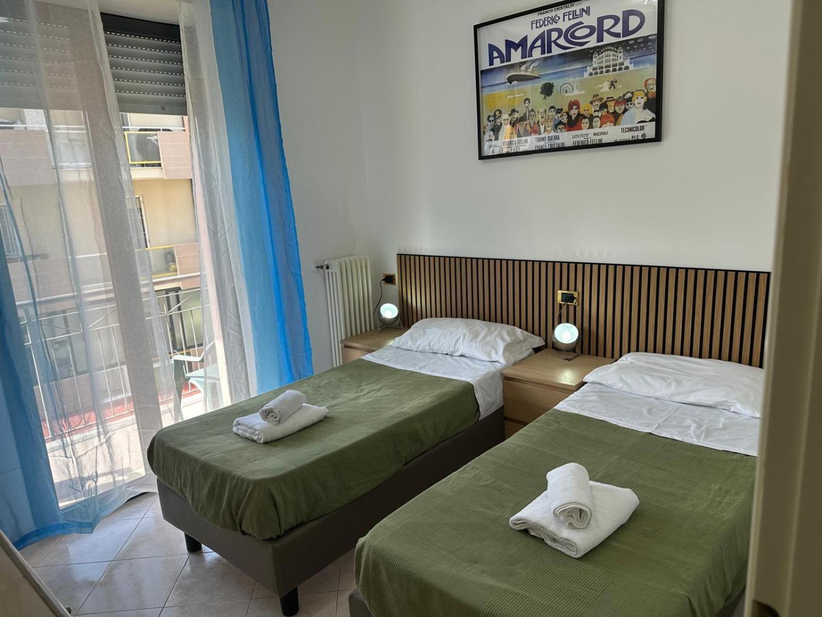 Beach House Holiday Apartments Rímini Exterior foto