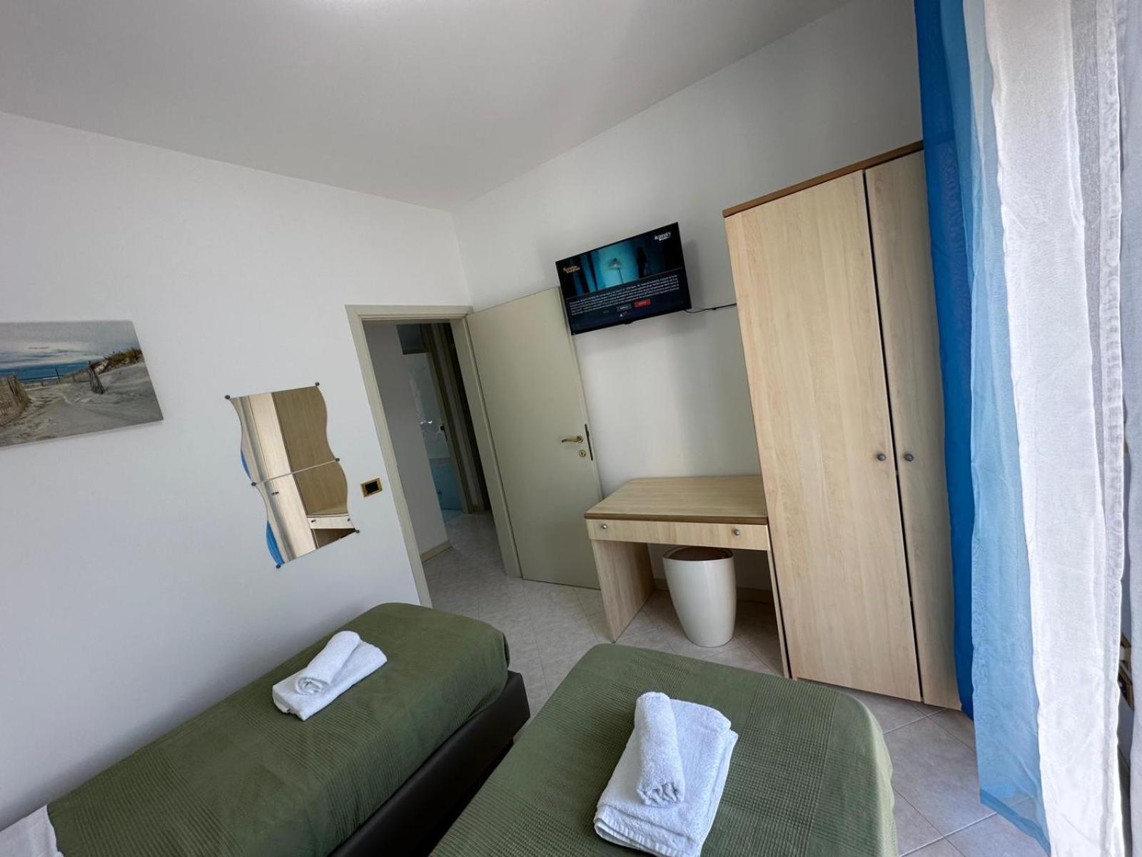 Beach House Holiday Apartments Rímini Exterior foto
